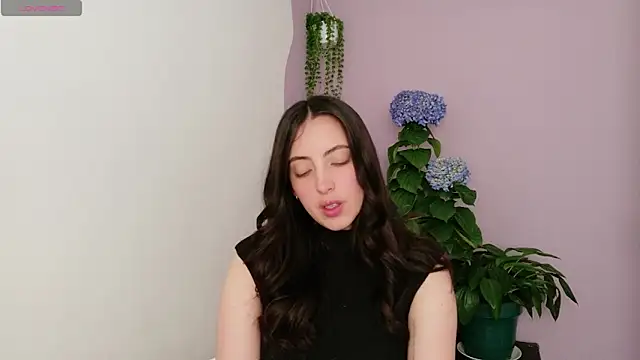 Snapshot of Rebbecawhite_meow chatting on 02-21-26, 05:36 Rebbecawhite meow online show from 02-21-26, 05:36