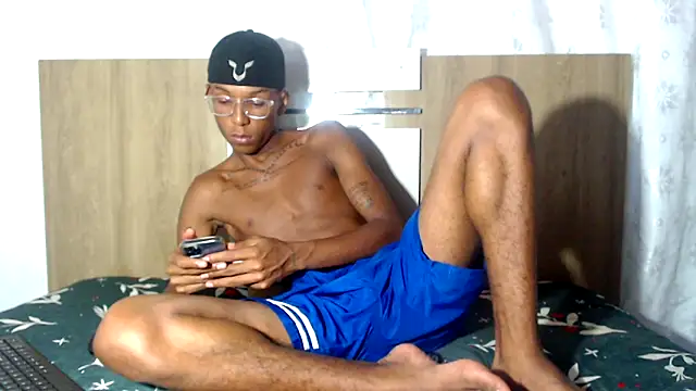 Snapshot of DavidLondo chatting on 06-13-26, 07:06 DavidLondo online show from 06-13-26, 07:06