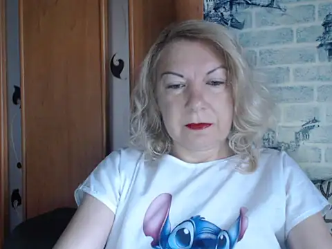 Snapshot of Lillia_Ray chatting on 05-28-26, 06:21 Lillia Ray online show from 05-28-26, 06:21