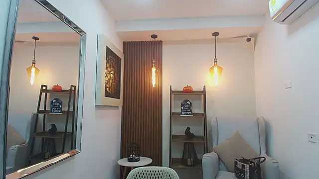 Coral Lise online show from 10-23-25, 11:09