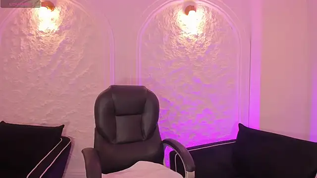 CandaseRussell online show from 12-15-25, 01:10