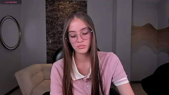 MaiaCollins online show from 10-04-25, 05:22