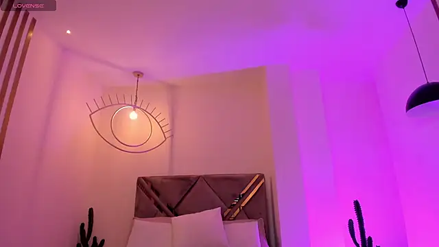 MaiaCollins online show from 04-18-26, 07:58