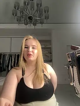 Snapshot of Amy_Sky_ chatting on 03-18-25, 07:10 Amy Sky online show from 03-18-25, 07:10