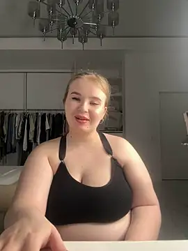 Snapshot of Amy_Sky_ chatting on 03-18-25, 10:15 Amy Sky online show from 03-18-25, 10:15
