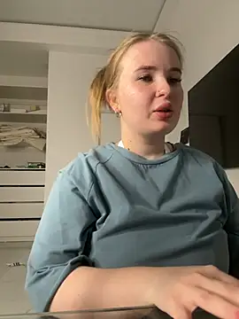 Snapshot of Amy_Sky_ chatting on 03-20-25, 04:09 Amy Sky online show from 03-20-25, 04:09