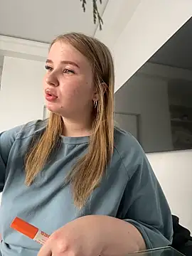 Snapshot of Amy_Sky_ chatting on 03-22-25, 06:00 Amy Sky online show from 03-22-25, 06:00