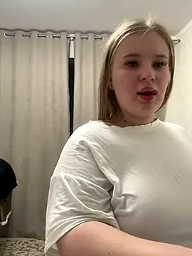 Snapshot of Amy_Sky_ chatting on 10-17-25, 05:37 Amy Sky online show from 10-17-25, 05:37