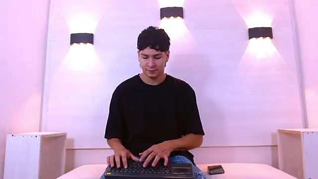 Jhojan twink online show from 11-24-25, 01:11