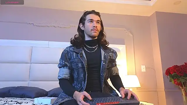 Snapshot of FreyrVik chatting on 10-02-25, 04:25 FreyrVik online show from 10-02-25, 04:25