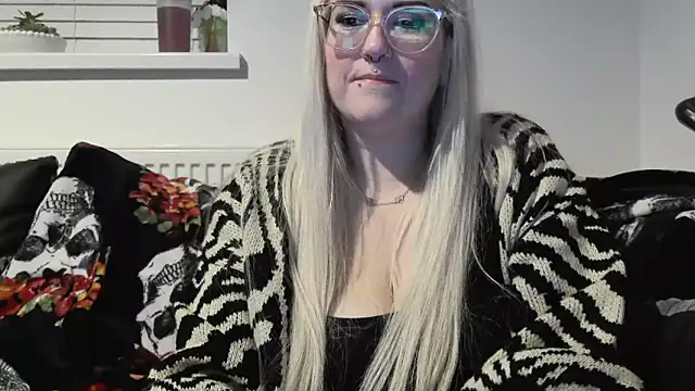 Snapshot of Sizzling_Indie36 chatting on 10-08-25, 08:50 Sizzling Indie36 online show from 10-08-25, 08:50