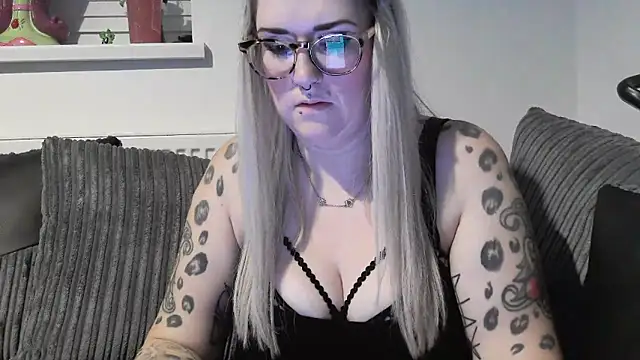 Sizzling Indie36 online show from 11-15-25, 08:49