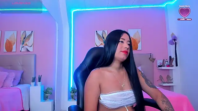 Snapshot of Molly_h0t chatting on 11-11-25, 12:27 Molly h0t online show from 11-11-25, 12:27