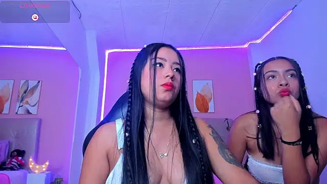 Snapshot of Molly_h0t chatting on 11-15-25, 01:40 Molly h0t online show from 11-15-25, 01:40