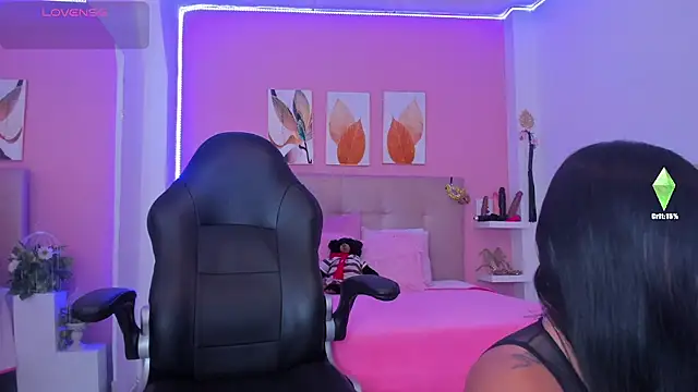 Snapshot of Molly_h0t chatting on 12-05-25, 12:25 Molly h0t online show from 12-05-25, 12:25