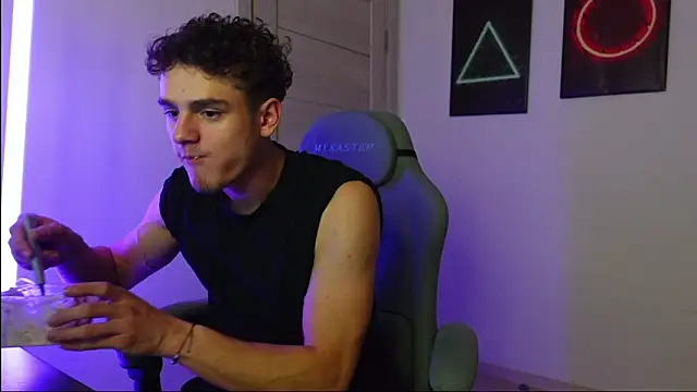 Snapshot of Brad_Holloway chatting on 09-15-25, 01:11 Brad Holloway online show from 09-15-25, 01:11