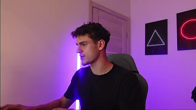 Snapshot of Brad_Holloway chatting on 09-24-25, 01:36 Brad Holloway online show from 09-24-25, 01:36