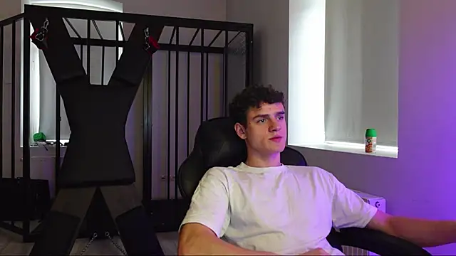 Snapshot of Brad_Holloway chatting on 10-16-25, 12:39 Brad Holloway online show from 10-16-25, 12:39