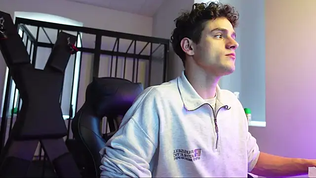 Snapshot of Brad_Holloway chatting on 10-19-25, 12:39 Brad Holloway online show from 10-19-25, 12:39