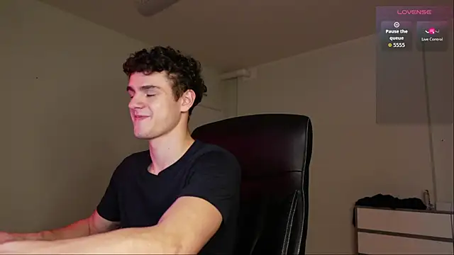 Snapshot of Brad_Holloway chatting on 10-26-25, 08:37 Brad Holloway online show from 10-26-25, 08:37