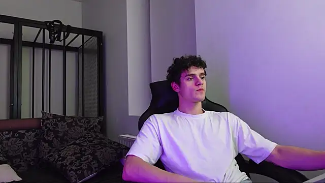 Snapshot of Brad_Holloway chatting on 11-13-25, 05:56 Brad Holloway online show from 11-13-25, 05:56