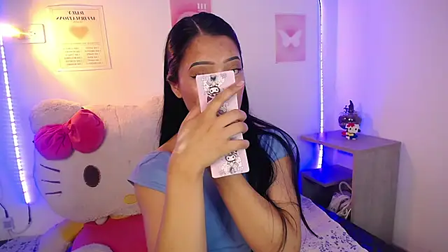 Emilybutterfly1 online show from 11-20-25, 11:15