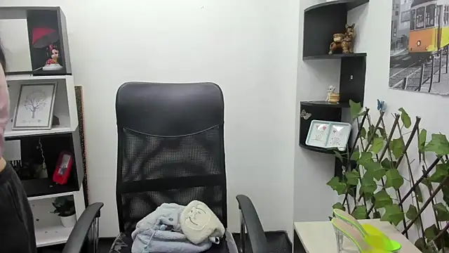 Snapshot of Lizeth_Garcia chatting on 10-24-25, 12:12 Lizeth Garcia online show from 10-24-25, 12:12