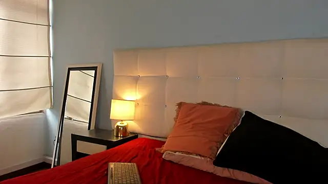 Moon  April online show from 09-08-25, 08:08