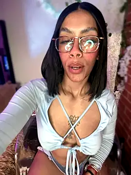 Snapshot of Fiorella-Bossh chatting on 09-11-25, 08:25 Fiorella-Bossh online show from 09-11-25, 08:25