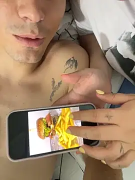 pareja curiosa19 online show from 10-10-25, 02:21