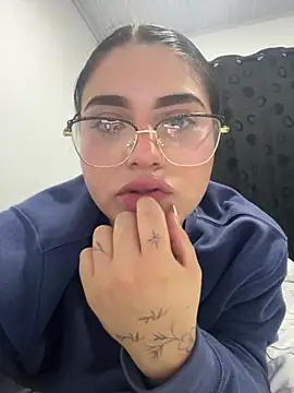 pareja curiosa19 online show from 11-29-25, 02:14