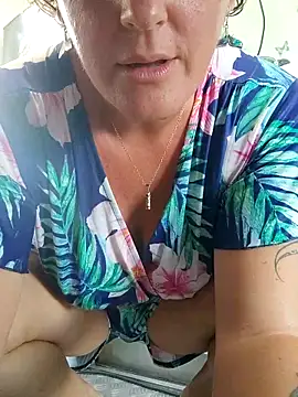 Snapshot of emiliemilf chatting on 04-28-26, 02:49 emiliemilf online show from 04-28-26, 02:49