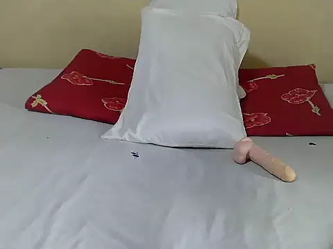 Creamy-Aisha online show from 09-10-25, 03:45