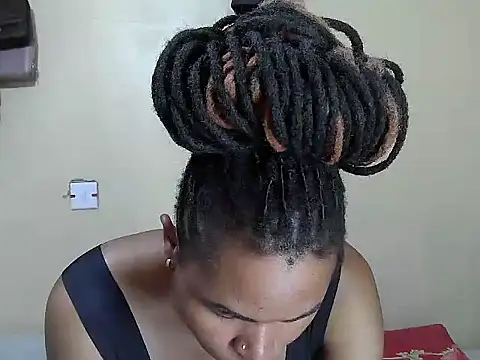 Creamy-Aisha online show from 11-26-25, 01:12