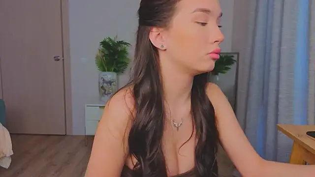 EmiliaDroll online show from 12-15-25, 08:40