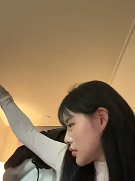 Snapshot of tangju7 chatting on 11-23-25, 10:09 tangju7 online show from 11-23-25, 10:09