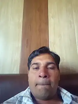 johnny8731 online show from 04-12-26, 03:44