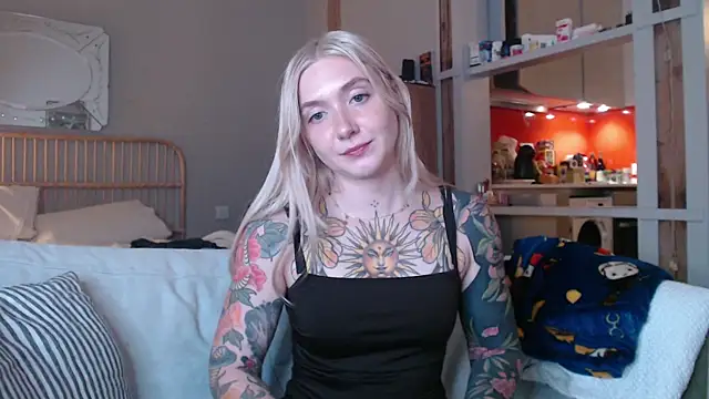 Snapshot of tattoobbgirl chatting on 03-20-25, 06:09 tattoobbgirl online show from 03-20-25, 06:09