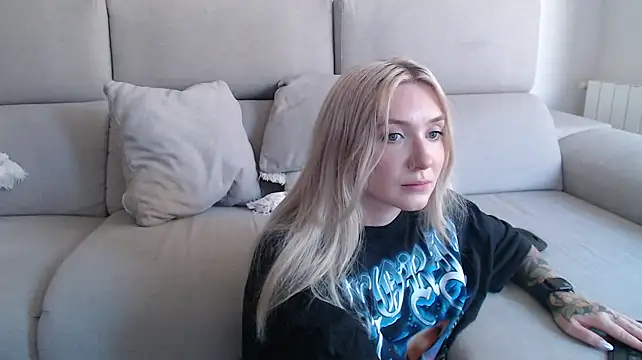 Snapshot of tattoobbgirl chatting on 09-17-25, 11:56 tattoobbgirl online show from 09-17-25, 11:56