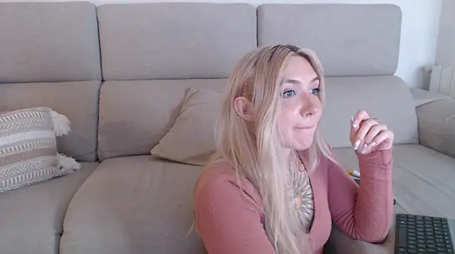 Snapshot of tattoobbgirl chatting on 09-18-25, 06:54 tattoobbgirl online show from 09-18-25, 06:54