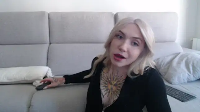 Snapshot of tattoobbgirl chatting on 09-23-25, 12:30 tattoobbgirl online show from 09-23-25, 12:30