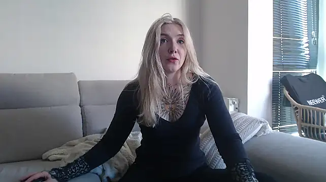 Snapshot of tattoobbgirl chatting on 10-07-25, 11:51 tattoobbgirl online show from 10-07-25, 11:51