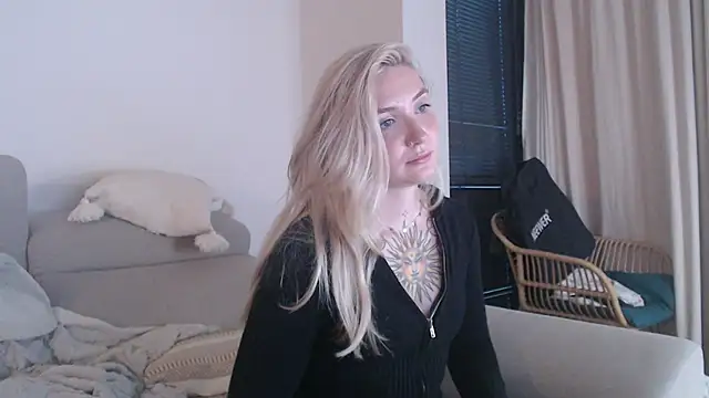 Snapshot of tattoobbgirl chatting on 10-25-25, 05:19 tattoobbgirl online show from 10-25-25, 05:19