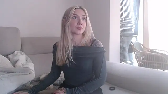 Snapshot of tattoobbgirl chatting on 11-14-25, 02:16 tattoobbgirl online show from 11-14-25, 02:16