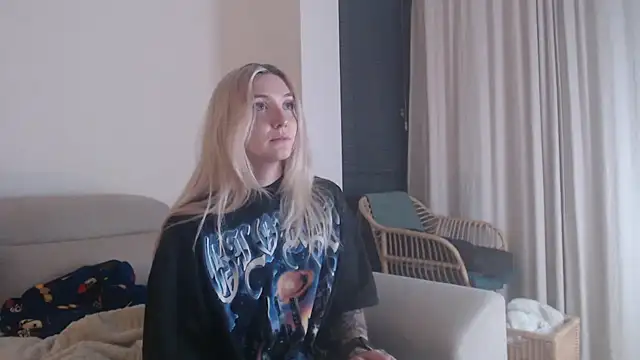 Snapshot of tattoobbgirl chatting on 11-23-25, 05:35 tattoobbgirl online show from 11-23-25, 05:35