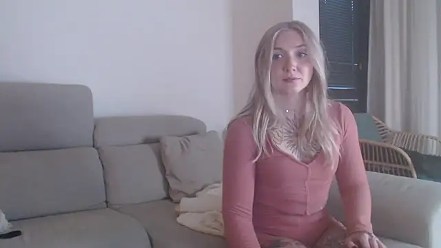 Snapshot of tattoobbgirl chatting on 12-01-25, 04:45 tattoobbgirl online show from 12-01-25, 04:45