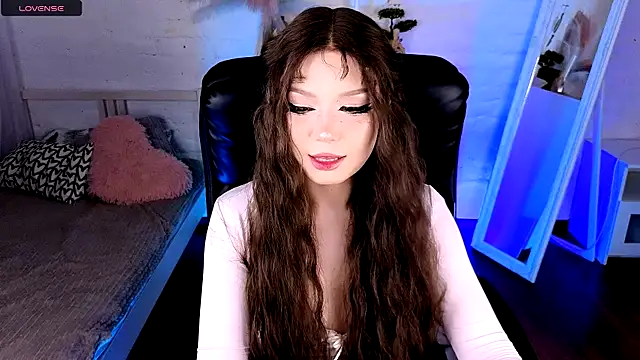 Snapshot of maddymystie chatting on 05-21-26, 02:02 maddymystie online show from 05-21-26, 02:02