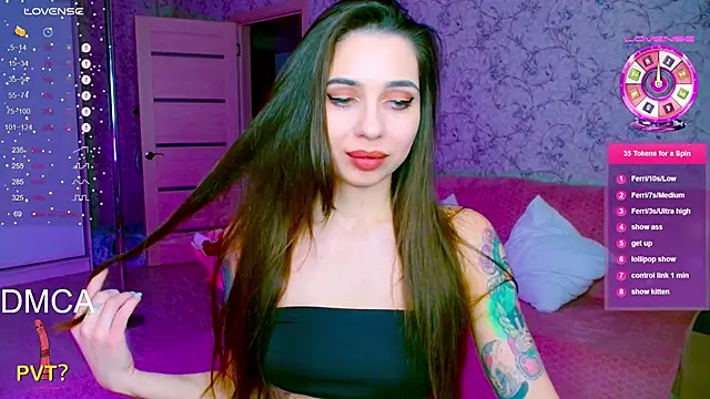 Snapshot of vinkiepinkie chatting on 02-17-26, 06:25 vinkiepinkie online show from 02-17-26, 06:25