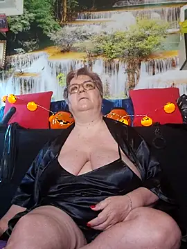 QueenPammy1 online show from 11-01-25, 05:42