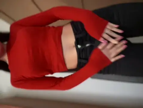 Snapshot of EvieSexy chatting on 03-19-25, 10:00 EvieSexy online show from 03-19-25, 10:00